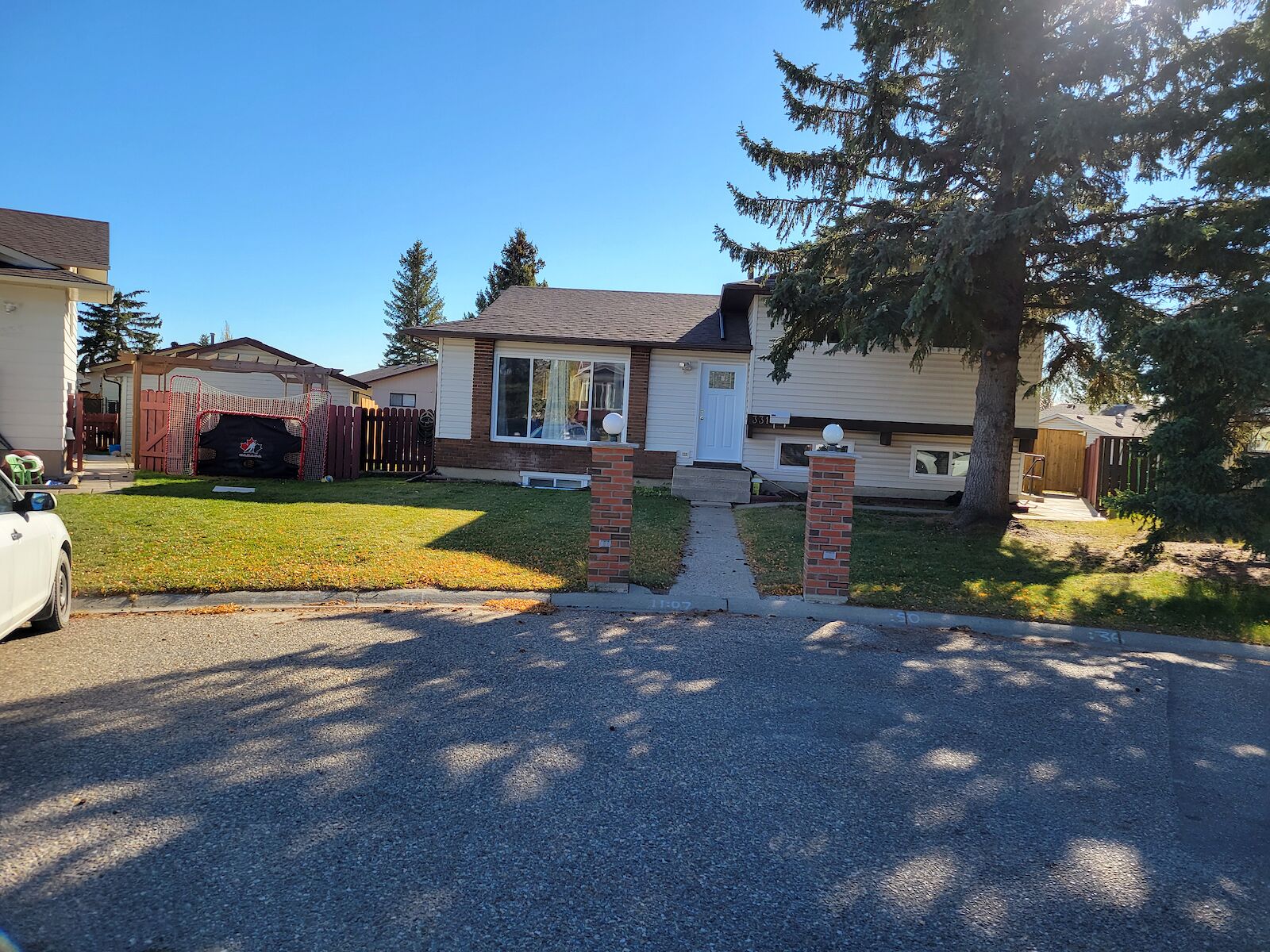 Calgary 3 + Den bedrooms Main Floor for rent. Property photo: 592739-1