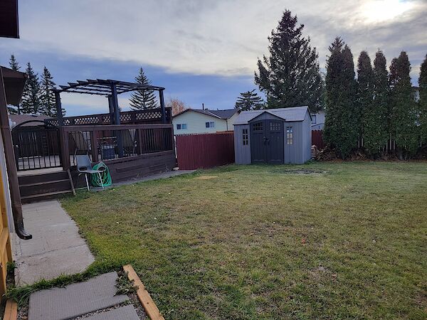 Calgary 3 + Den bedrooms Main Floor for rent. Property photo: 592739-3