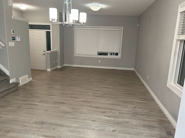 Edmonton 3 bedrooms Main Floor for rent. Property photo: 592973-3