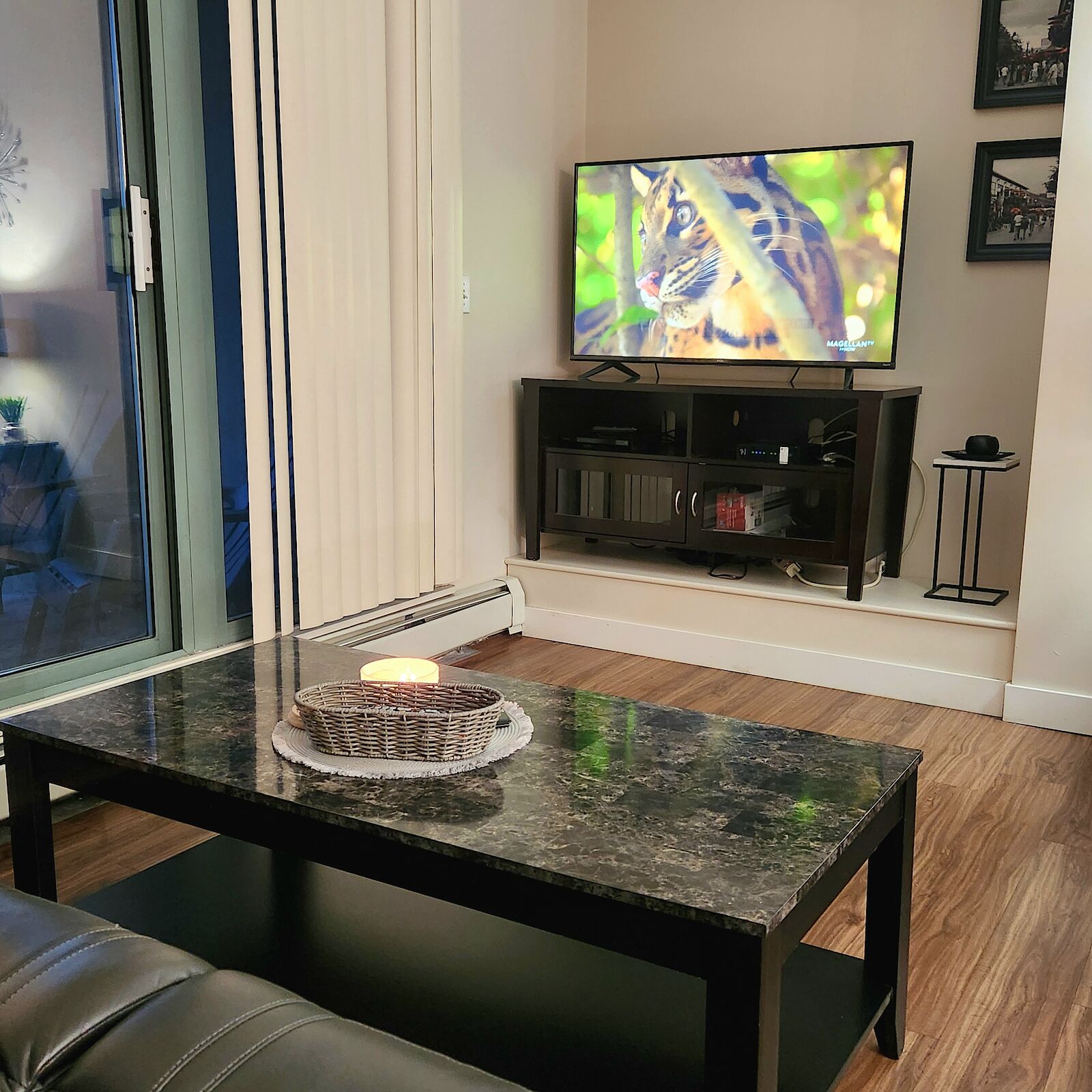 Calgary 2 bedrooms Condo Unit for rent. Property photo: 593170-1