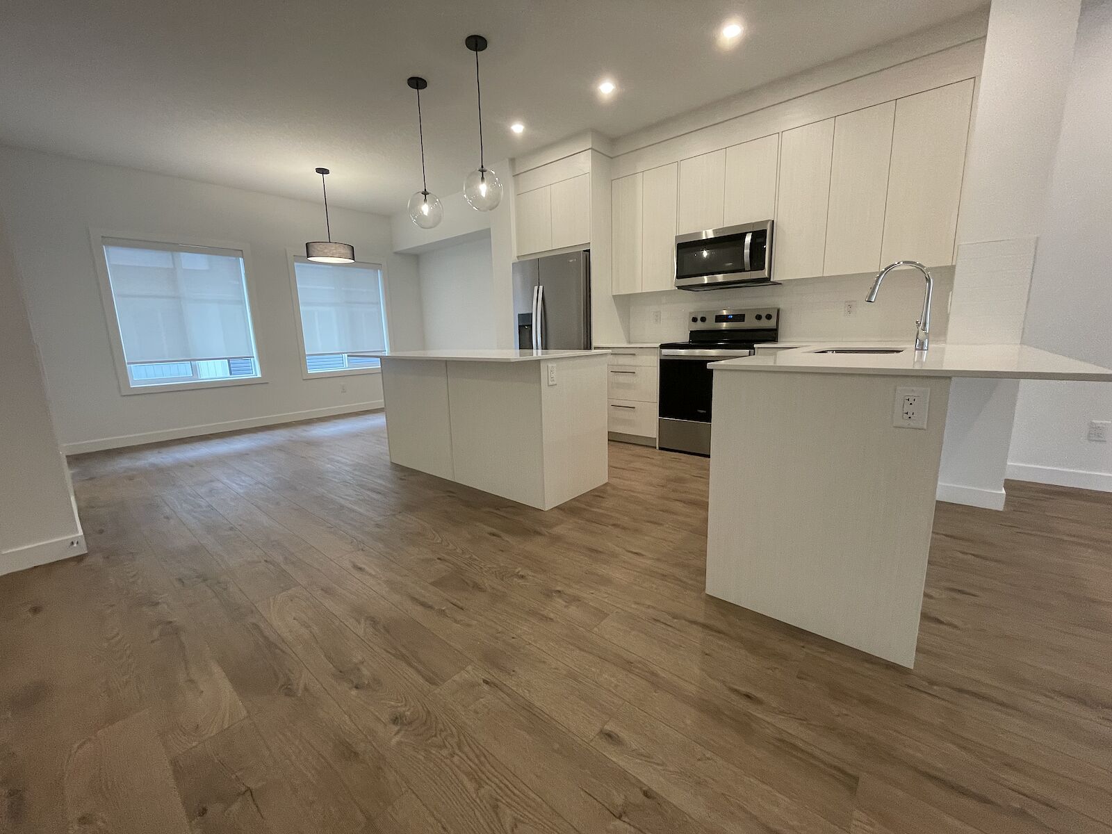 Chestermere 4 bedrooms Townhouse for rent. Property photo: 593242-1