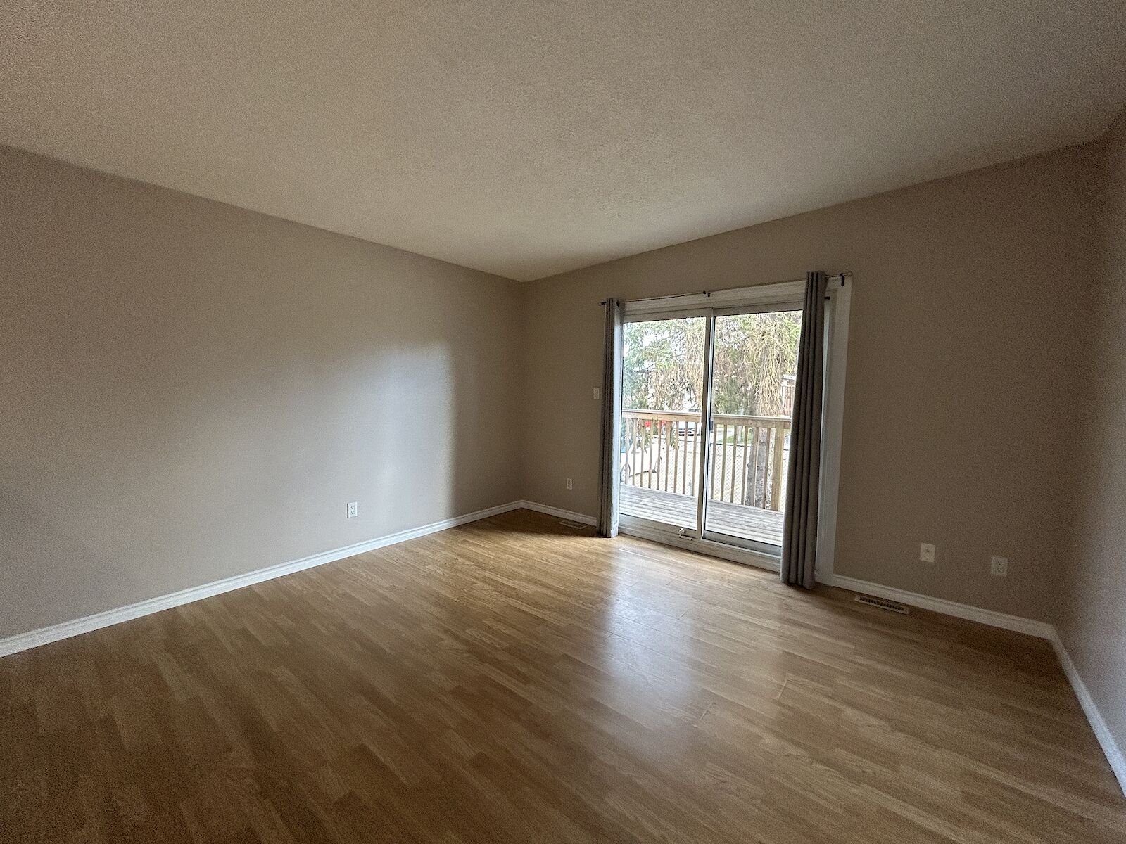 Edmonton 2 bedrooms Duplex for rent. Property photo: 594800-1