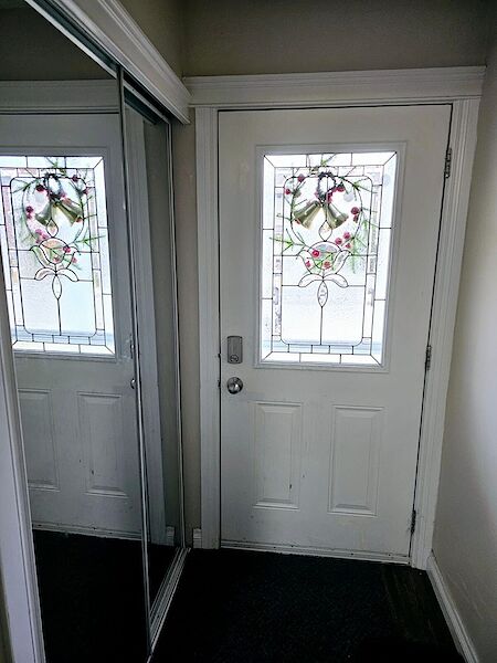 Edmonton 3 bedrooms Main Floor for rent. Property photo: 594971-2