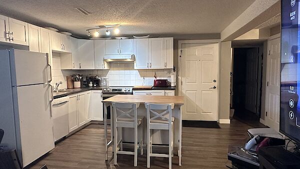 Okotoks 2 + Den bedrooms Basement for rent. Property photo: 595037-2