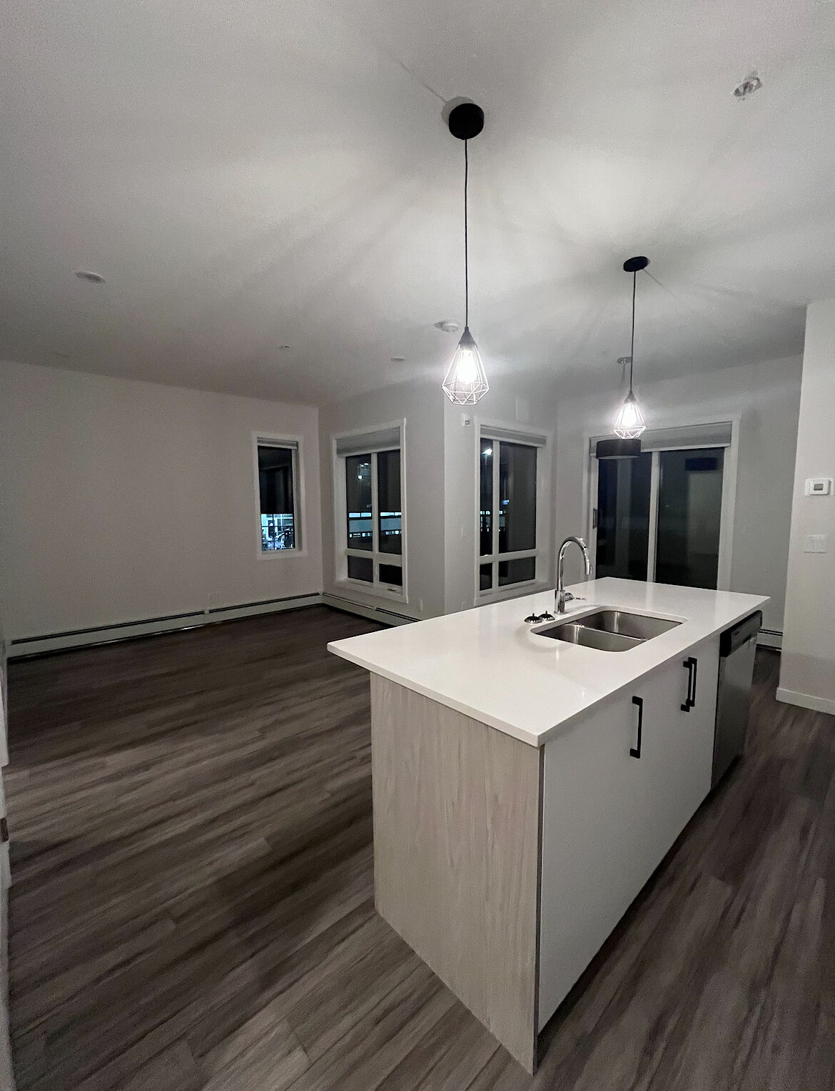 Calgary 2 bedrooms Condo Unit for rent. Property photo: 595730-1