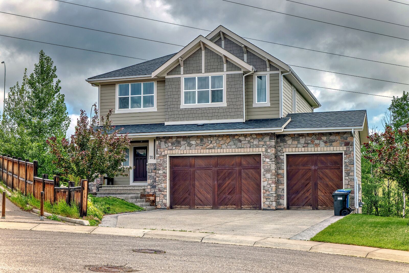 Calgary 5 + Den bedrooms House for rent. Property photo: 595942-1