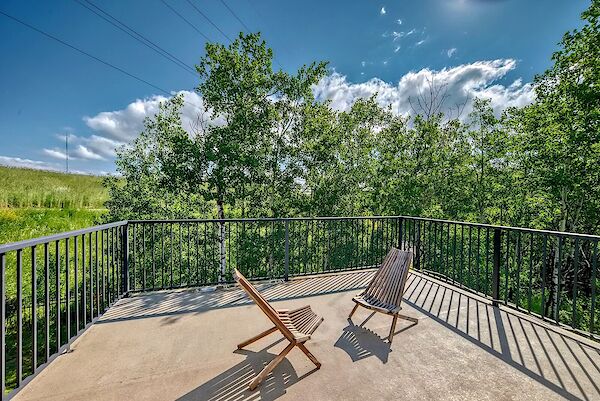 Calgary 5 + Den bedrooms House for rent. Property photo: 595942-3