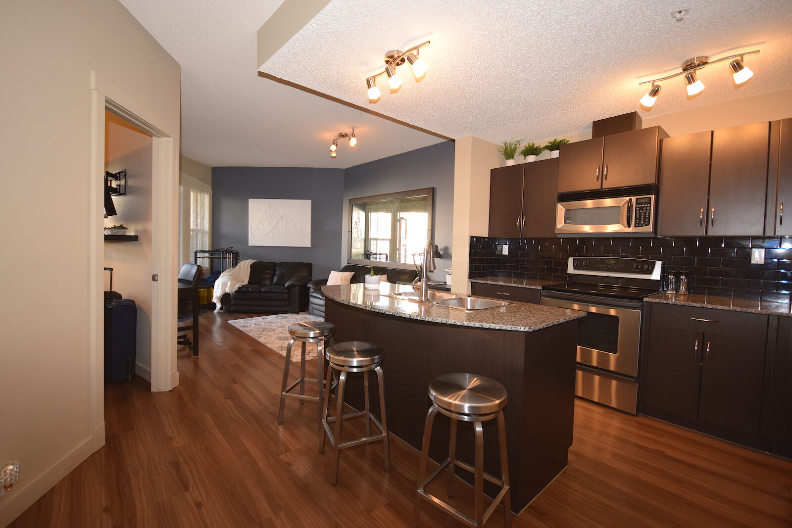Calgary 1 bedroom Condo Unit for rent. Property photo: 596257-1