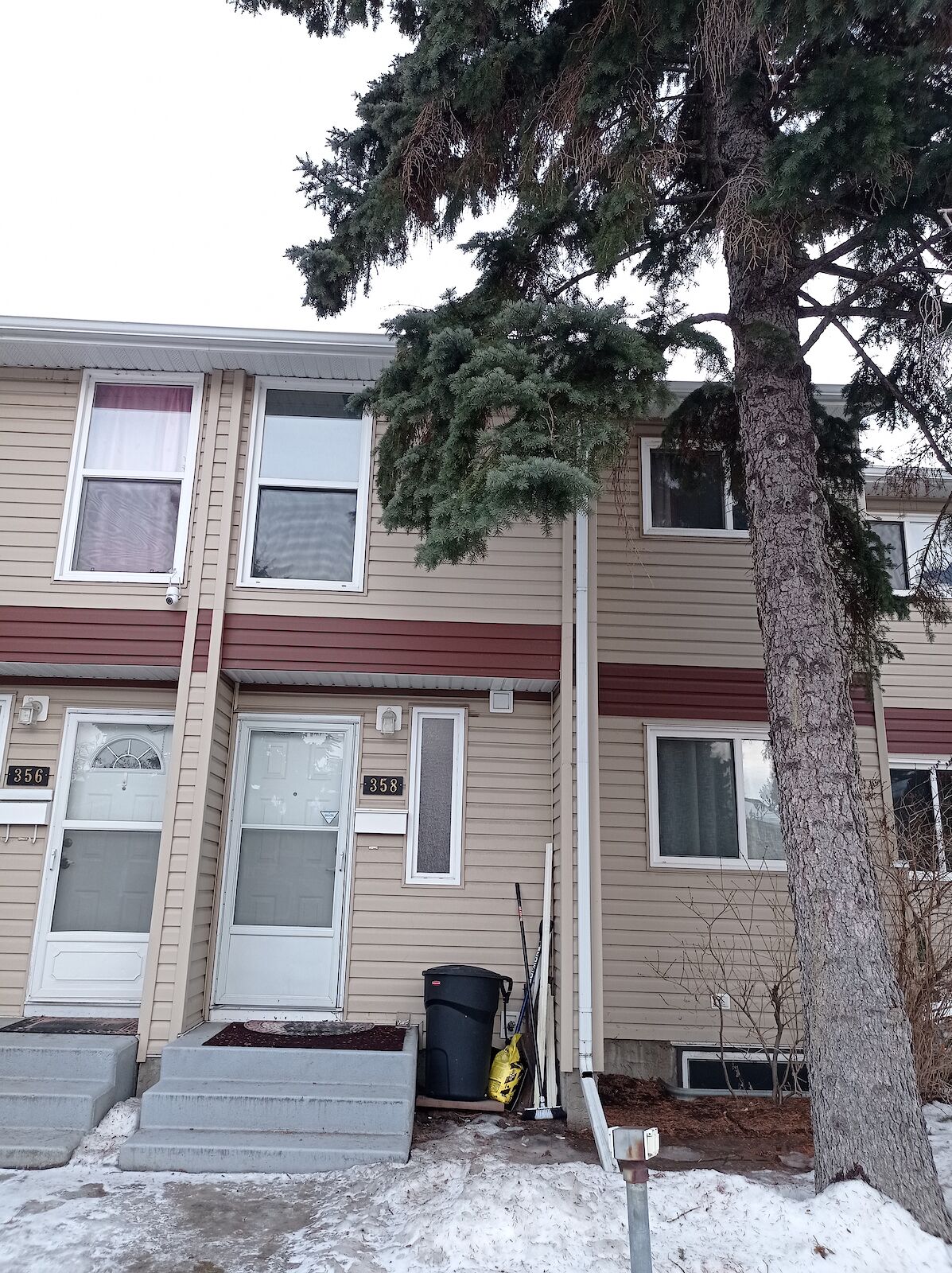 Edmonton 4 bedrooms Townhouse for rent. Property photo: 596868-1