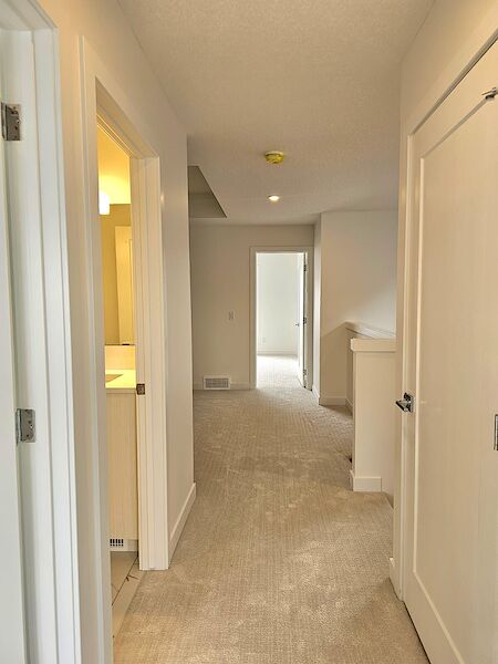 Calgary 3 + Den bedrooms Main Floor for rent. Property photo: 597180-3