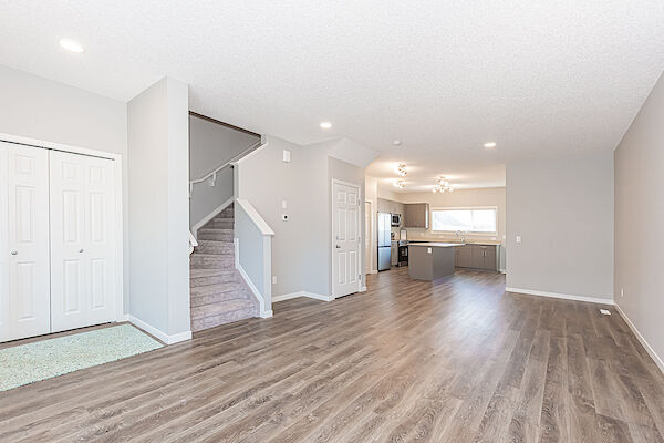 Edmonton 3 bedrooms Main Floor for rent. Property photo: 597540-3