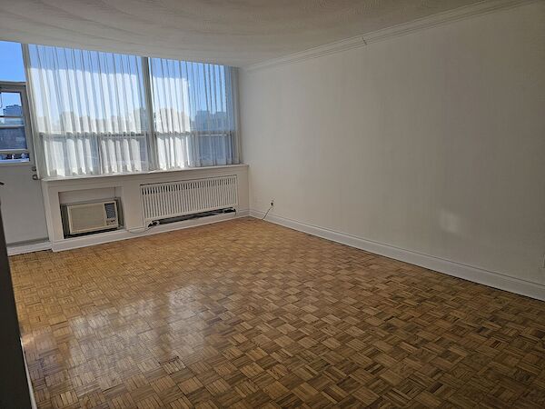 Toronto studio Apartment for rent. Property photo: 598685-2