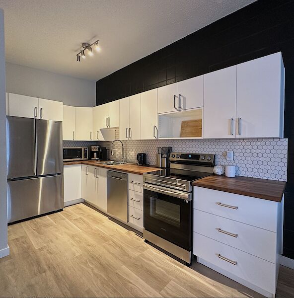 Spacious+kitchen Calgary 5 bedrooms Duplex for rent. Property photo: 598734-3