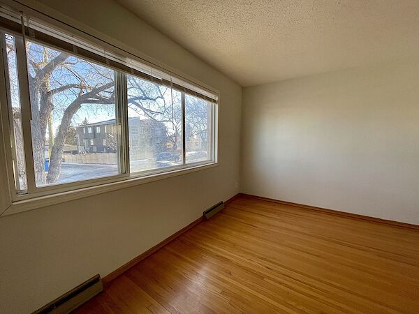 Living+room+window+view Calgary 2 bedrooms Duplex for rent. Property photo: 598913-3