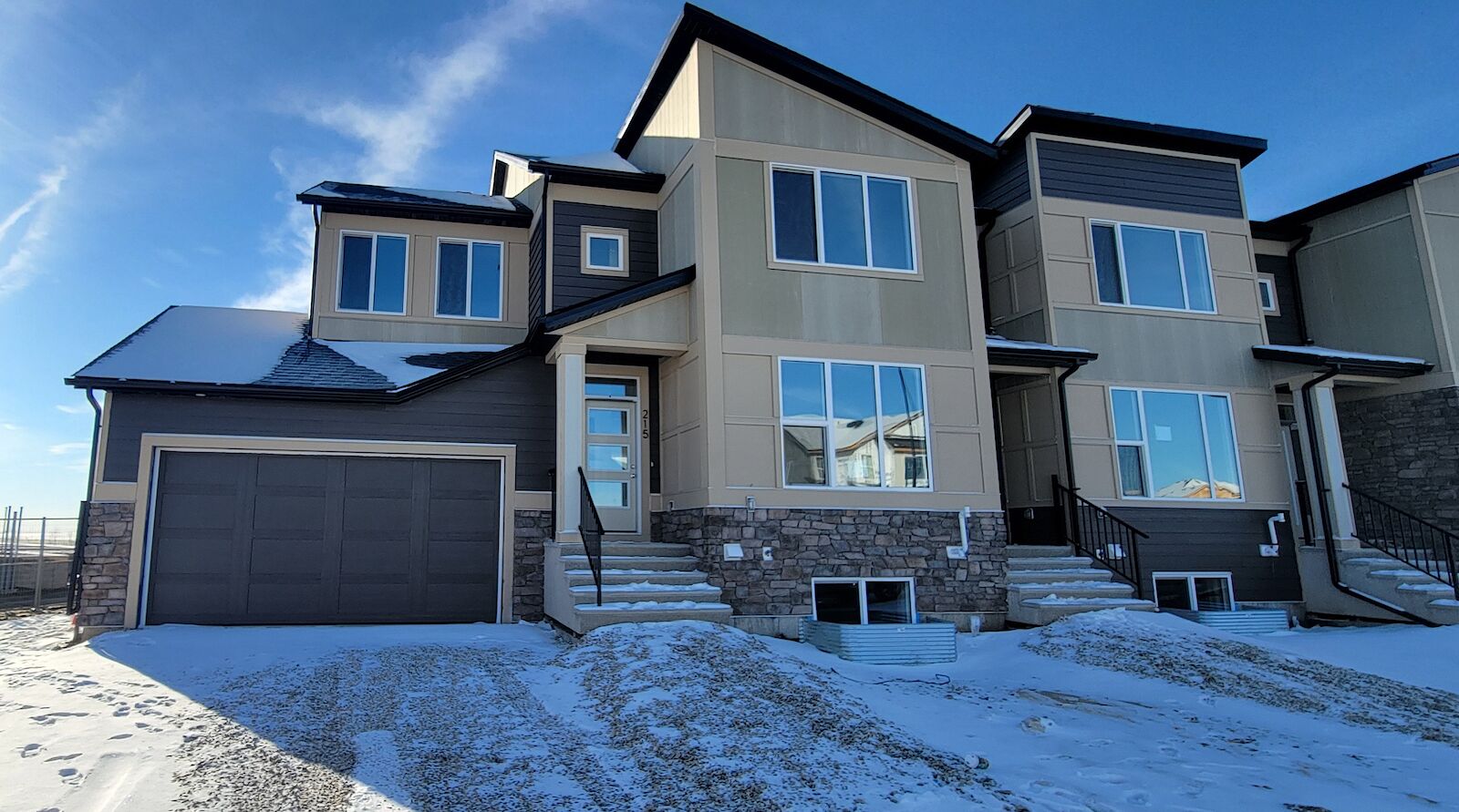 Chestermere 3 bedrooms Townhouse for rent. Property photo: 598981-1
