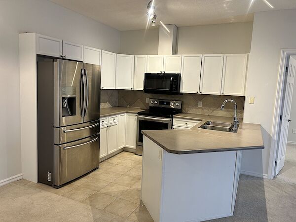 Edmonton 2 bedrooms Condo Unit for rent. Property photo: 599174-2