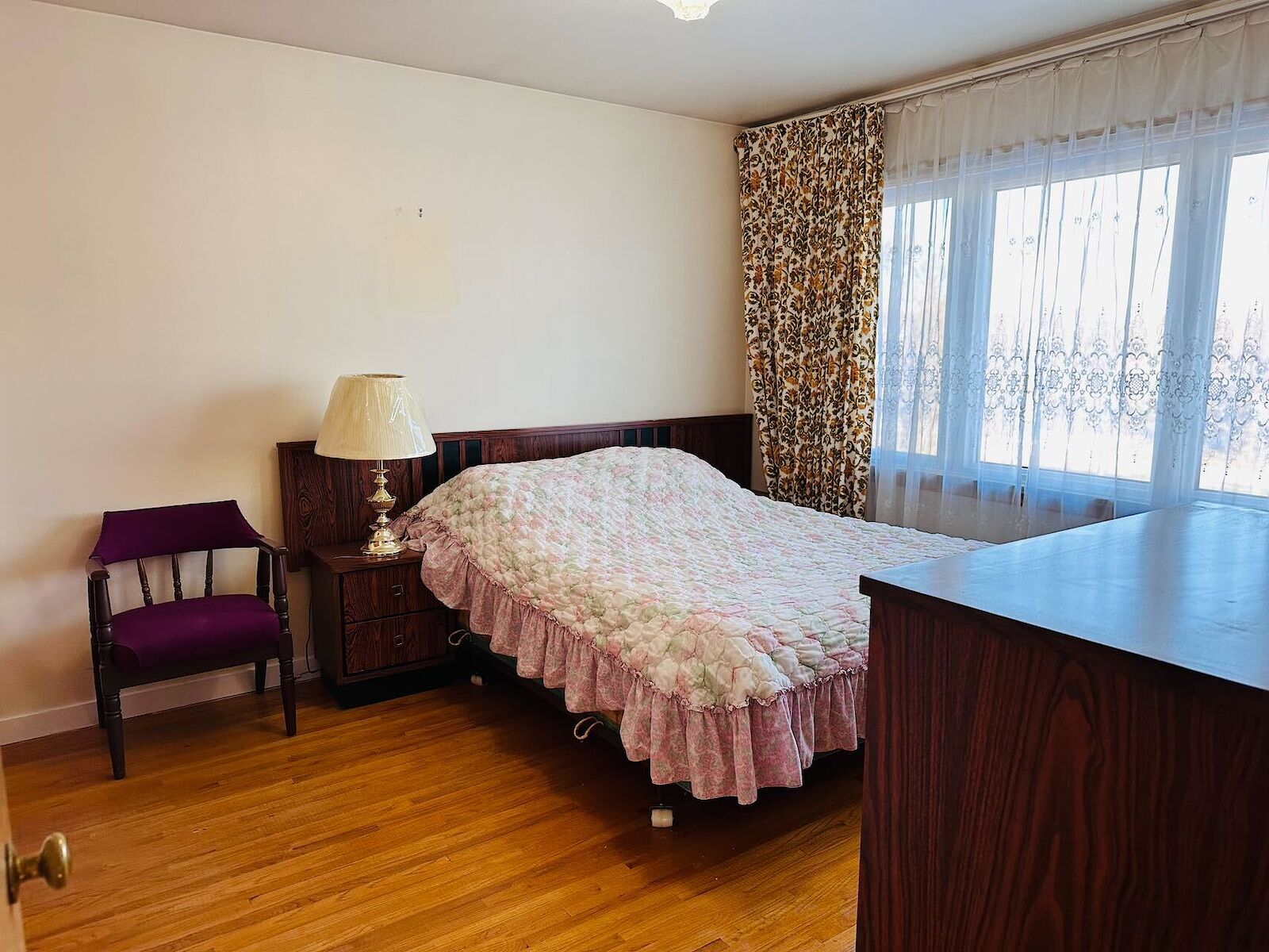 Calgary 4 bedrooms Room For Rent for rent. Property photo: 599827-1