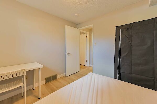 Calgary 1 bedroom Room For Rent for rent. Property photo: 600170-2