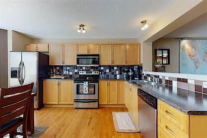 Shared+Kitchen+Dining+Room Edmonton 2 bedrooms Room For Rent for rent. Property photo: 600228-3