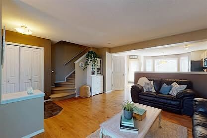 Shared+Living+Room Edmonton 2 bedrooms Room For Rent for rent. Property photo: 600228-2