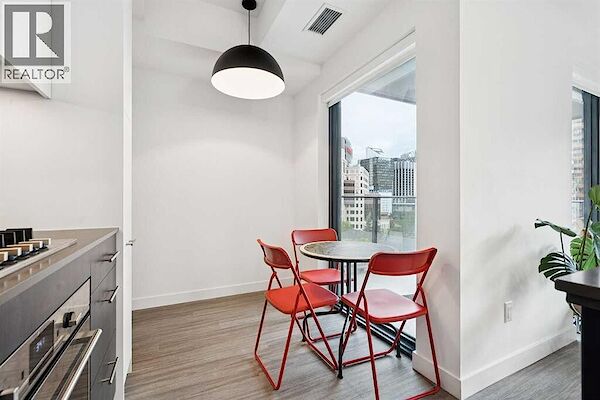 Calgary 2 + Den bedrooms Condo Unit for rent. Property photo: 600583-3