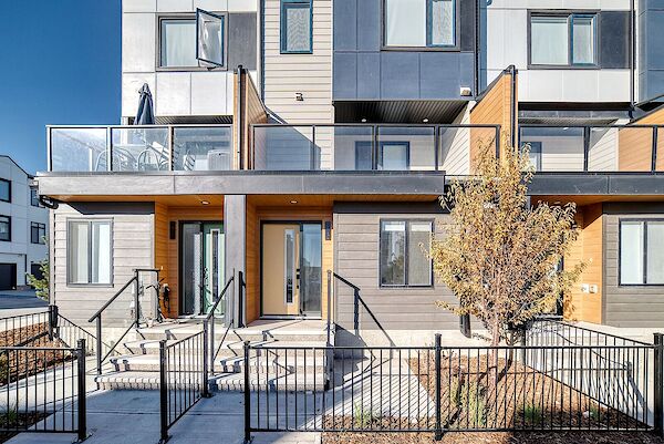 Calgary 4 bedrooms Townhouse for rent. Property photo: 600752-2