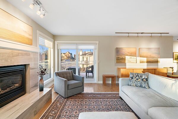 Calgary 3 + Den bedrooms Duplex for rent. Property photo: 601005-2