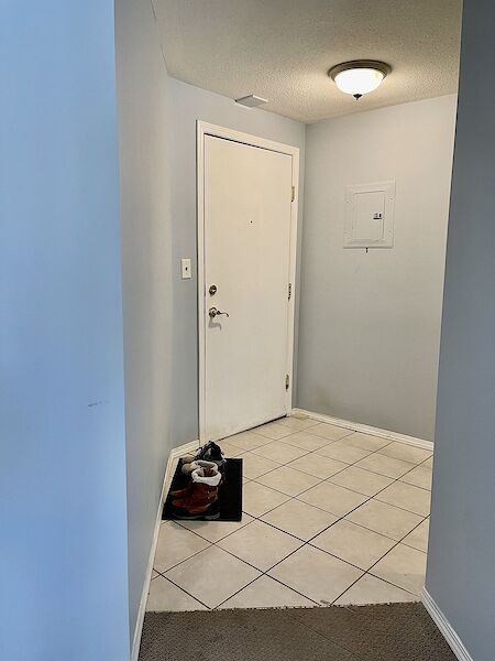 Main+Door Calgary 2 bedrooms Condo Unit for rent. Property photo: 601019-2