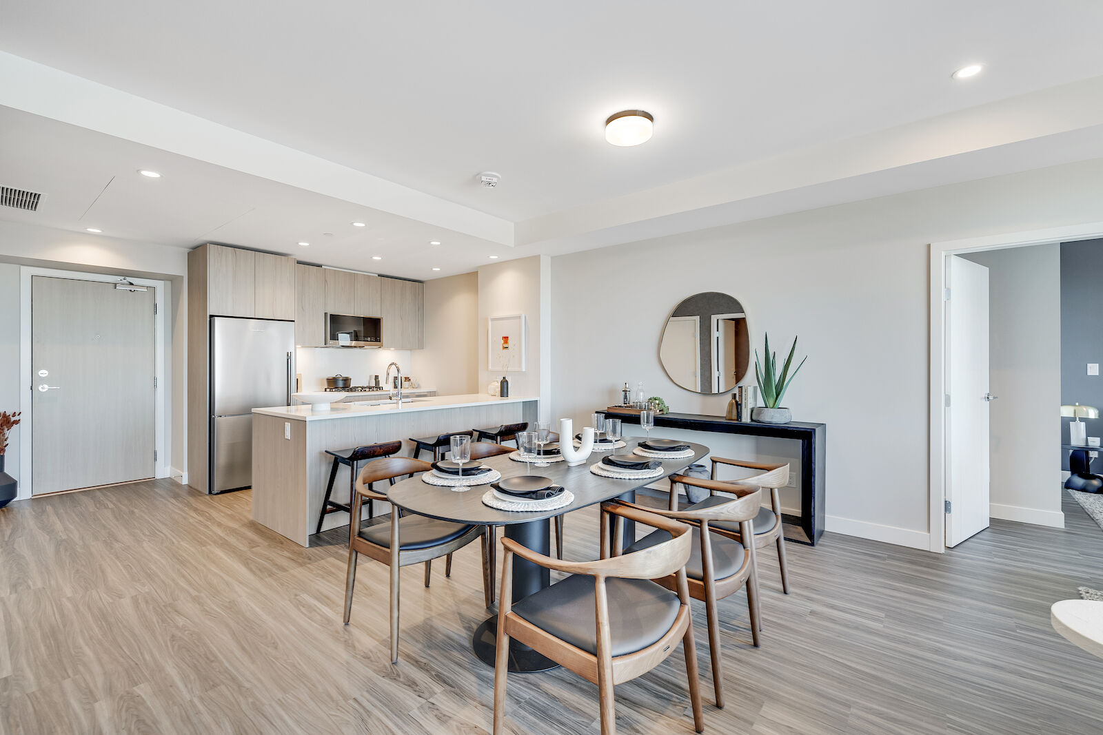 Calgary 2 bedrooms Condo Unit for rent. Property photo: 602654-1