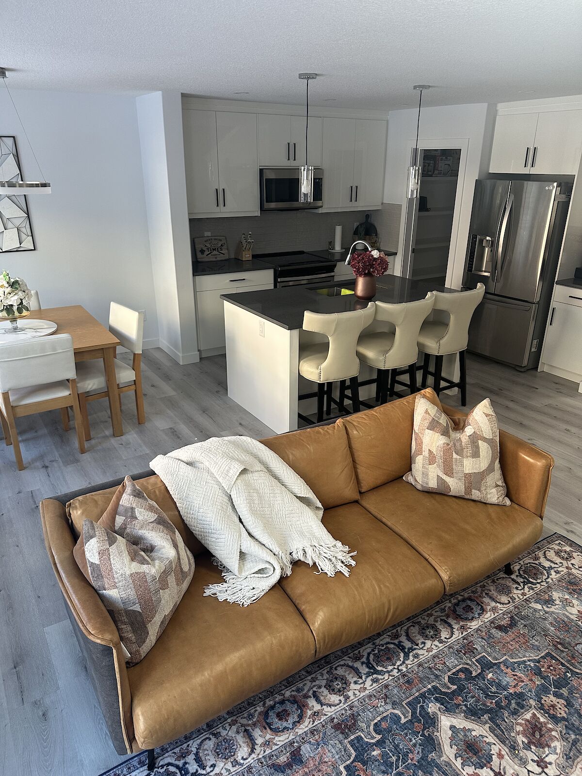 Edmonton 3 bedrooms Main Floor for rent. Property photo: 602961-1