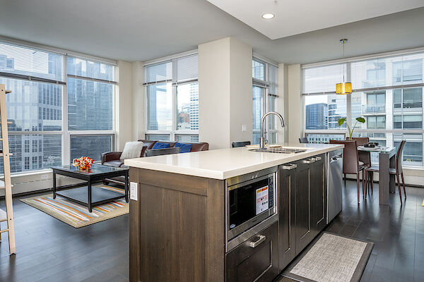 Calgary 2 + Den bedrooms Condo Unit for rent. Property photo: 603495-2