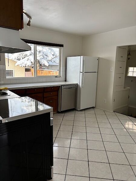 Calgary 2 + Den bedrooms Main Floor for rent. Property photo: 603595-2