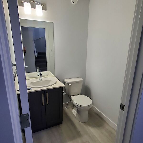 Edmonton 3 + Den bedrooms Duplex for rent. Property photo: 604376-2