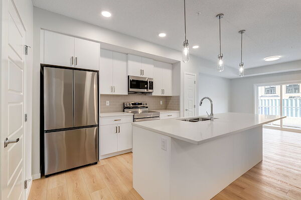 De Winton 2 bedrooms Condo Unit for rent. Property photo: 604783-2