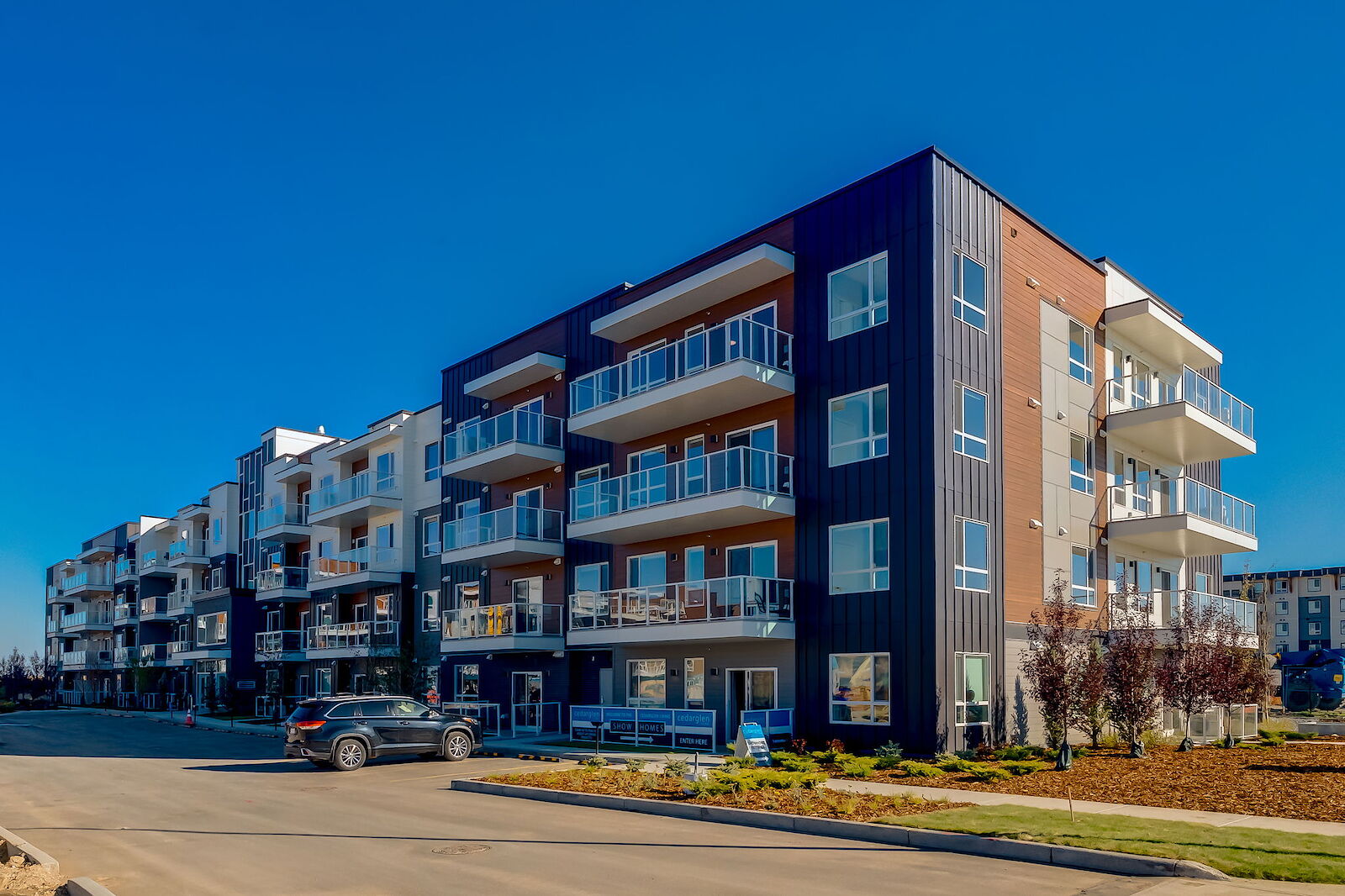 De Winton 2 bedrooms Condo Unit for rent. Property photo: 604786-1