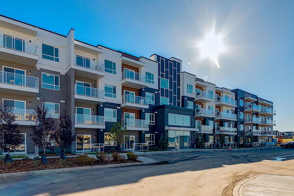 De Winton 2 bedrooms Condo Unit for rent. Property photo: 604786-3
