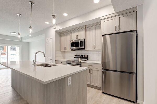 De Winton 1 bedroom Condo Unit for rent. Property photo: 604787-2