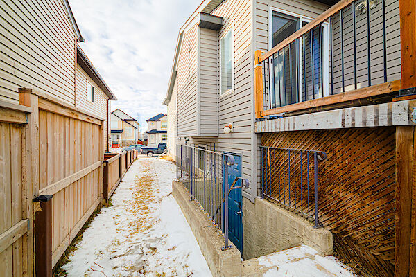Calgary 2 bedrooms Room For Rent for rent. Property photo: 605666-2