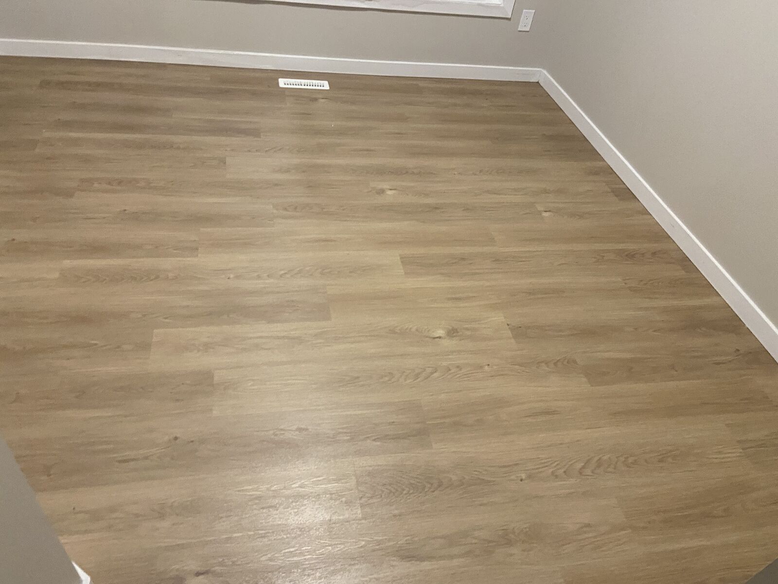 Edmonton 3 bedrooms Room For Rent for rent. Property photo: 606018-1