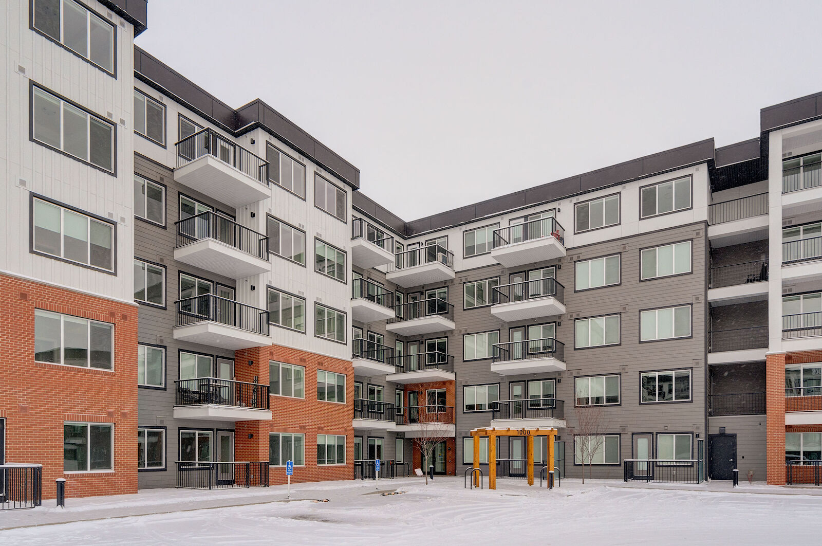 Calgary 2 bedrooms Condo Unit for rent. Property photo: 606222-1