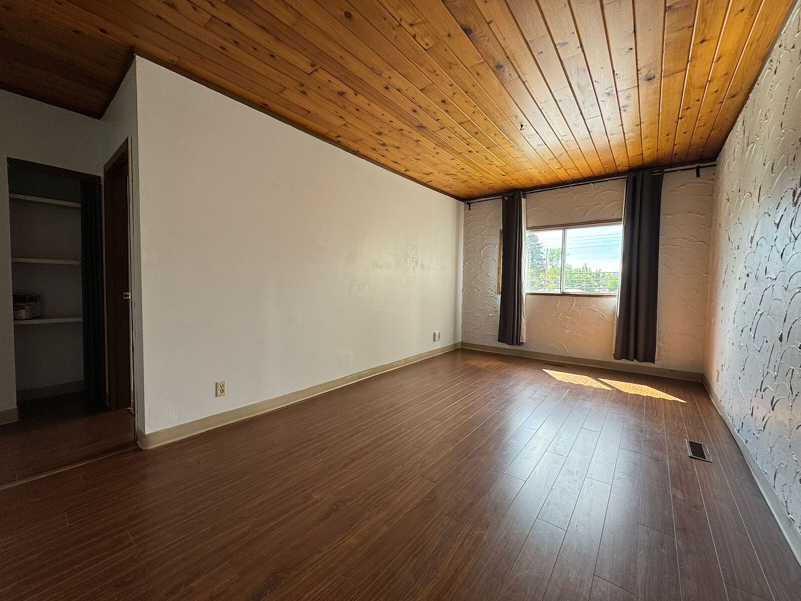 Calgary 1 bedroom Condo Unit for rent. Property photo: 606311-1