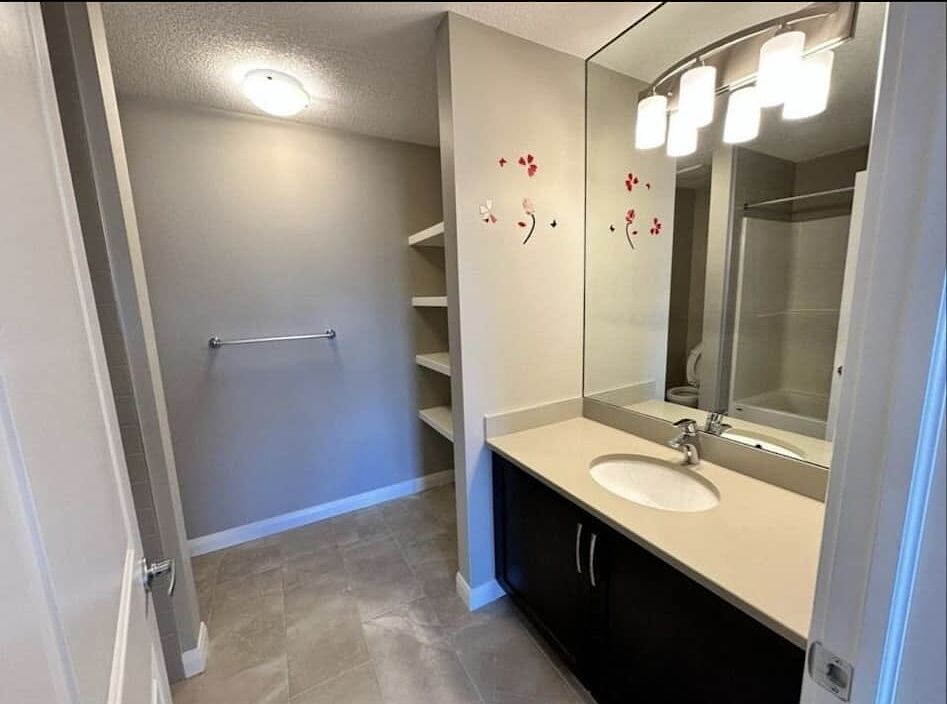 Calgary 3 bedrooms Duplex for rent. Property photo: 606390-1