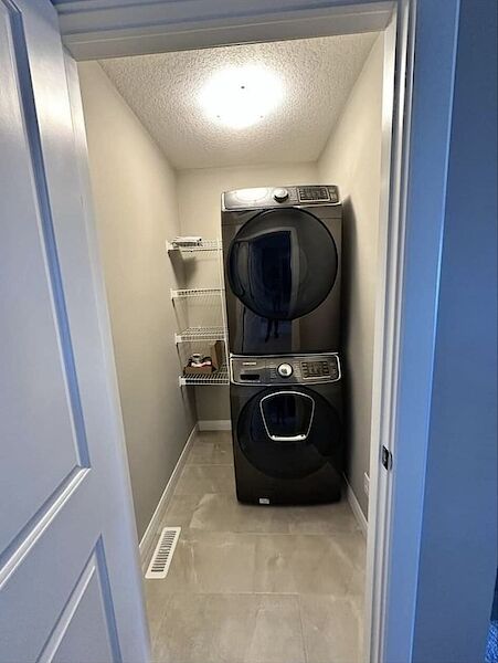 Calgary 3 bedrooms Duplex for rent. Property photo: 606390-2
