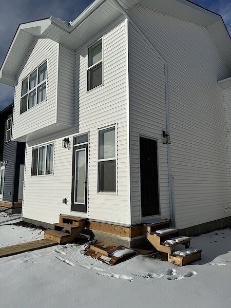 Chestermere 2 bedrooms Basement for rent. Property photo: 606498-3