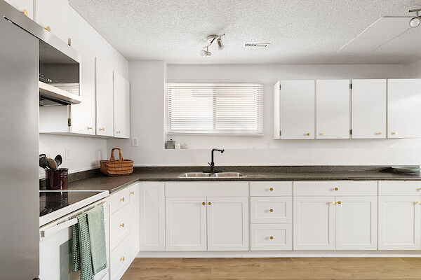 Kitchen Calgary 2 bedrooms Duplex for rent. Property photo: 606626-2