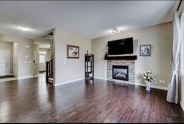 Airdrie 5 + Den bedrooms House for rent. Property photo: 606946-3