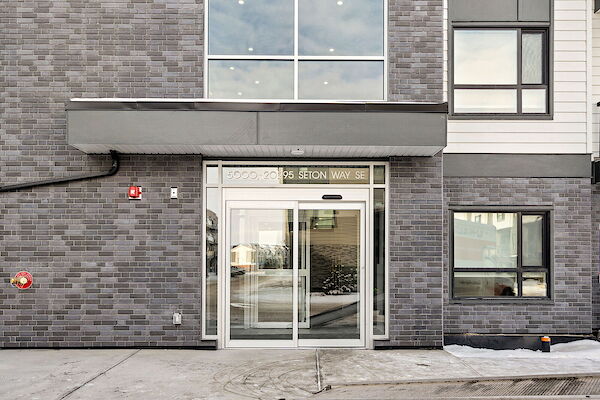 Calgary 2 bedrooms Condo Unit for rent. Property photo: 607060-2