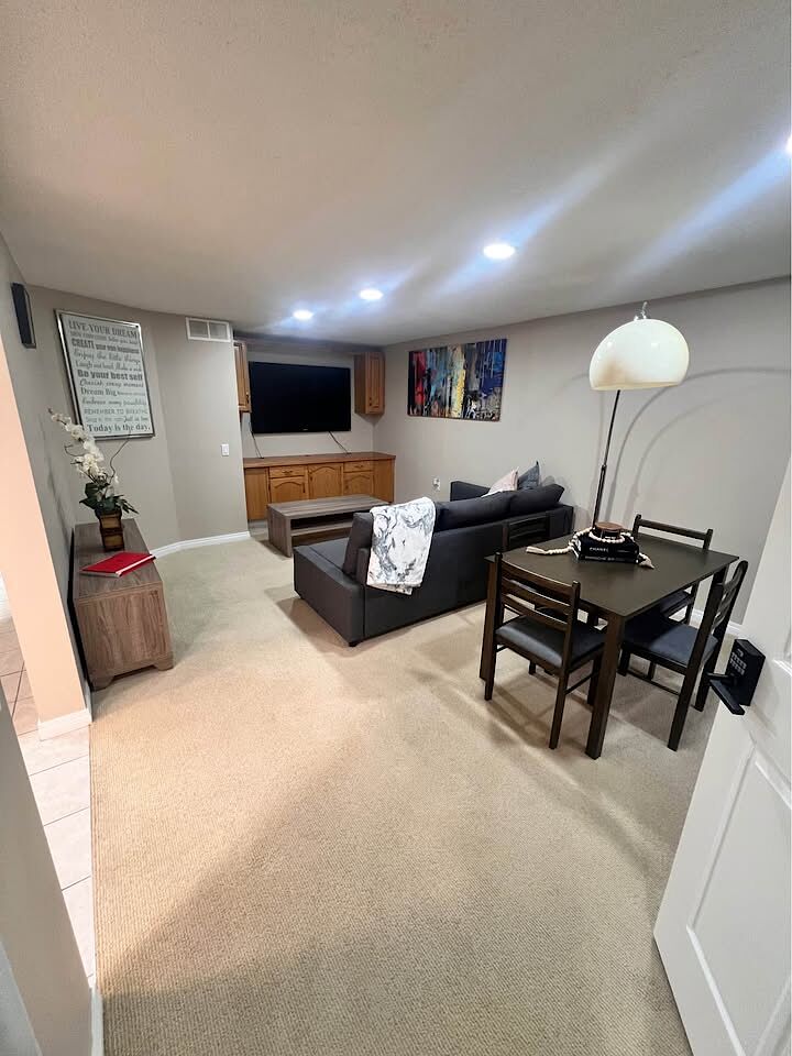 Calgary 2 bedrooms Basement for rent. Property photo: 607334-1