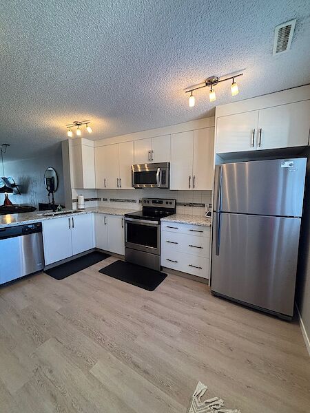 Calgary 2 bedrooms Townhouse for rent. Property photo: 607436-3