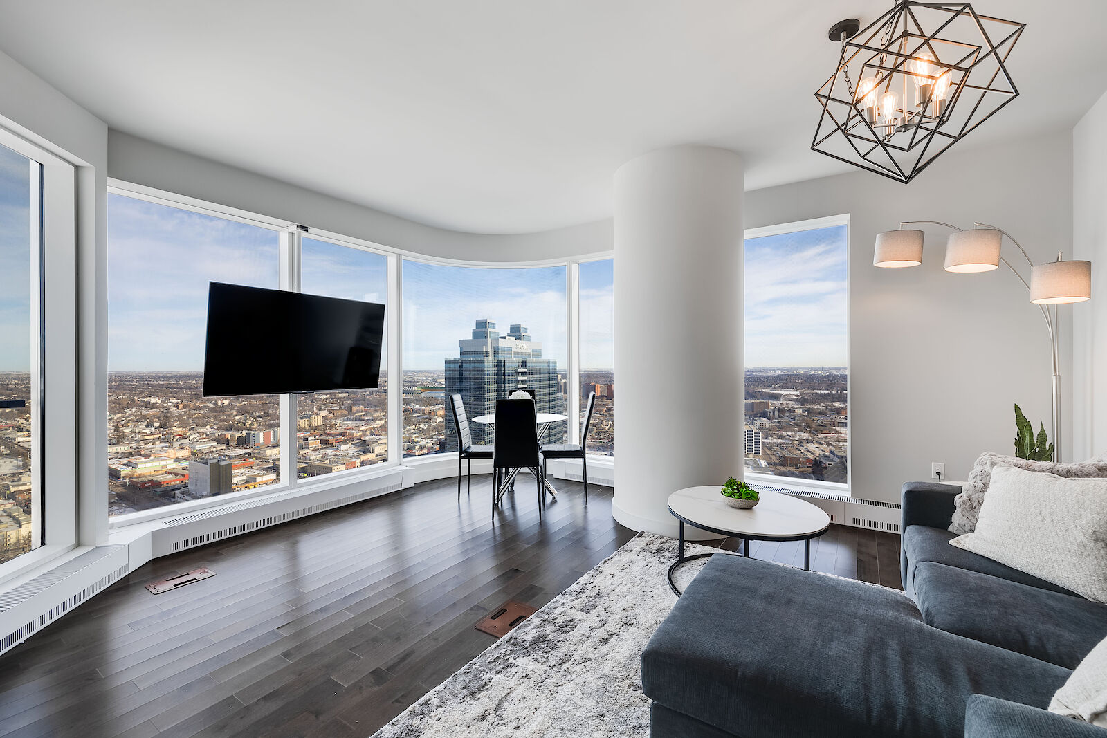 Edmonton 2 bedrooms Condo Unit for rent. Property photo: 607776-1
